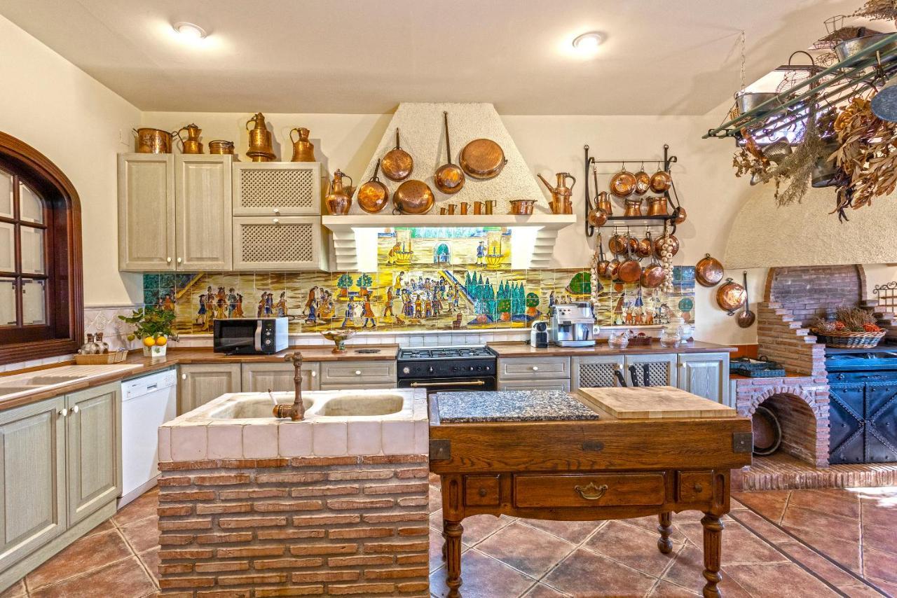 Casa Flores Con Piscina Interior Climatizada Alcaucin Bagian luar foto