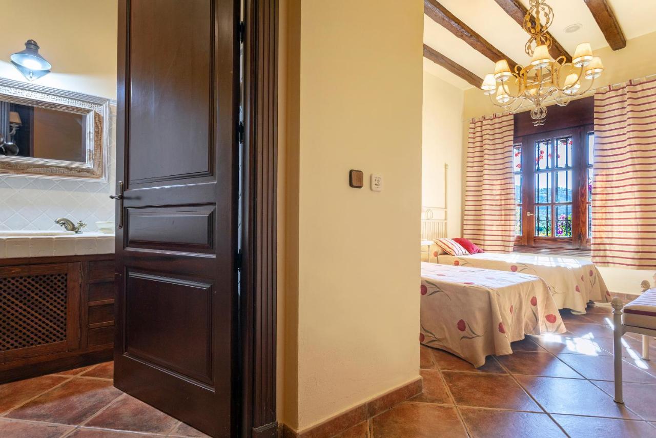 Casa Flores Con Piscina Interior Climatizada Alcaucin Bagian luar foto