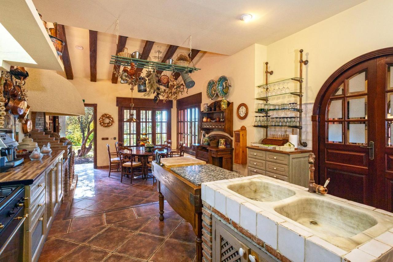 Casa Flores Con Piscina Interior Climatizada Alcaucin Bagian luar foto